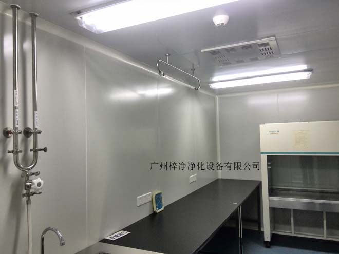 建造和使用潔凈室能有效減少室內誘入、產生及滯留粒子。