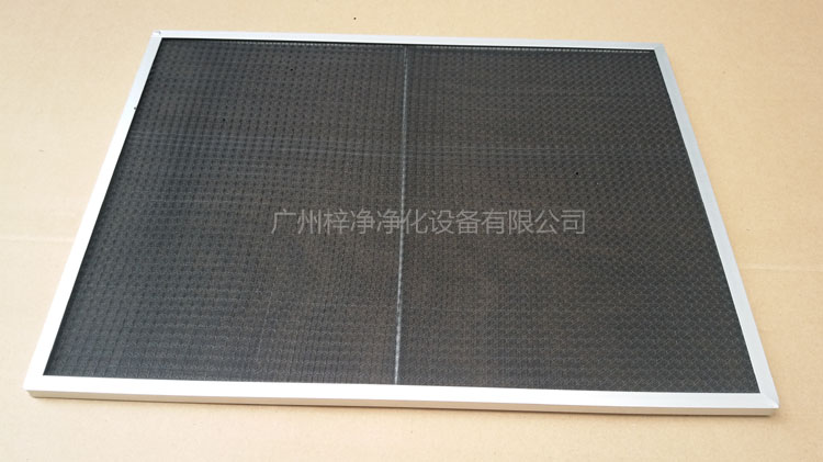 尼龍網初效過濾器骨架采用直徑為6mm的鐵絲焊接處理,目的防止過濾器變形。