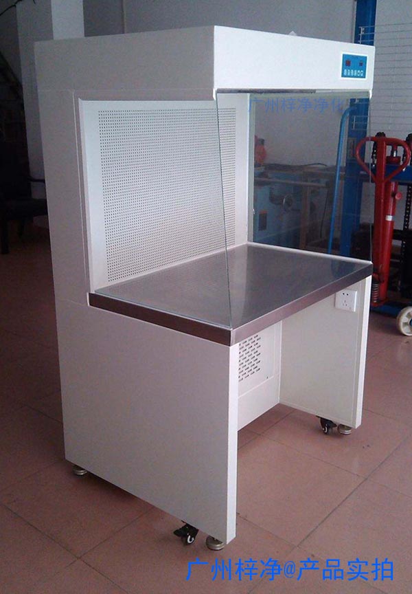 水平層流百級潔凈工作臺可連接組成生產流水線,也可單臺使用,可移動,靈活性強等優點。