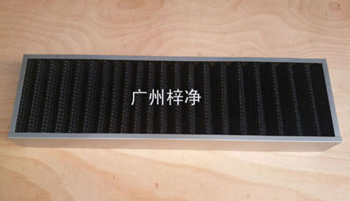 活性碳過濾器廣泛用于化學、制藥、食品、娛樂場所、需要凈化空氣的場所， 有害氣體如苯、甲醛、氨氣等的吸附脫除 溶劑的回收 ，采用活性炭氈比表面積大，吸附能力強，迅速處理各種有害氣體, 有效潔凈空氣對氣味的控制。