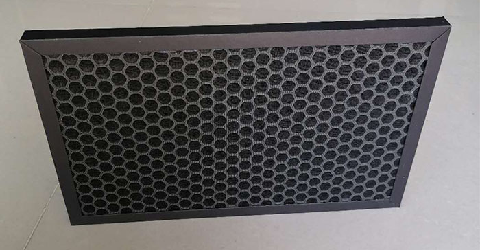 板式蜂窩活性炭過濾器又稱為蜂窩活性炭過濾網或者平鋪式顆?；钚蕴靠諝膺^濾器